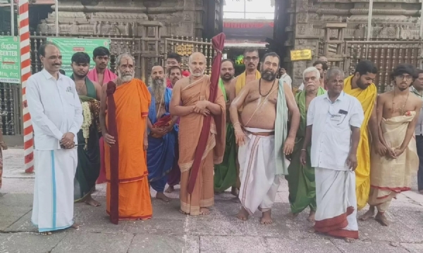 తిరుచానూరులో శ్రీ విశ్వప్రియ తీర్థ స్వామీజీ: పద్మావతి అమ్మవారి దర్శనం!