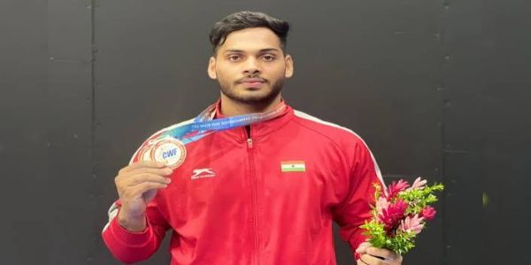 కామన్ వెల్త్.క్రీడల్లో రజిత పధకం.సాధించిన వైట్ లిఫ్టర్ అజయ్.బాబుకు ముఖ్యమంత్రి.చంద్రబాబు.అభినందనలు