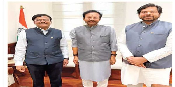థర్డ్ లాంగ్వేజ్లో జర్మన్, జపనీస్ భాషలు చేర్చాలి: మంత్రి వివేక్