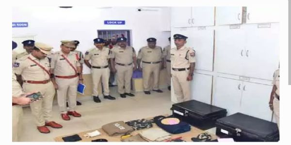 సాంకేతిక పరిజ్ఞానాన్ని విరివిగా ఉపయోగిస్తూ నేరాల నియంత్రణకు కృషి చేయాలి.. కరీంనగర్ సిపి
