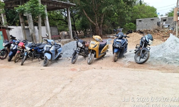 tirupati-police-flash-raid-10-bikes-seized-in-kailasagiri-colony-161 tirupati-police-flash-raid-10-bikes-seized-in-kailasagiri-colony-161
