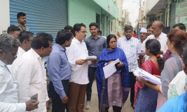 గిద్దలూరులో పోలింగ్ కేంద్రాలను ఆకస్మికంగా తనిఖీ చేసిన కలెక్టర్ గిద్దలూరులో పోలింగ్ కేంద్రాలను ఆకస్మికంగా తనిఖీ చేసిన కలెక్టర్