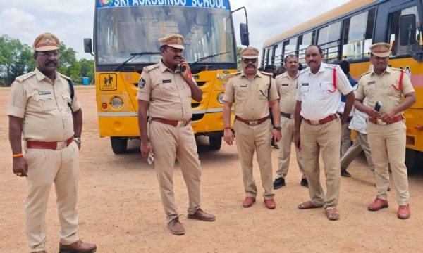 మార్కాపురంలో స్కూల్ బస్సుల తనిఖీ మార్కాపురంలో స్కూల్ బస్సుల తనిఖీ