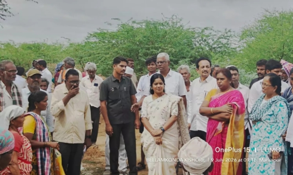 రాయవరంలో కలెక్టర్ విజయ సునీత ఆకస్మిక తనిఖీలు రాయవరంలో కలెక్టర్ విజయ సునీత ఆకస్మిక తనిఖీలు