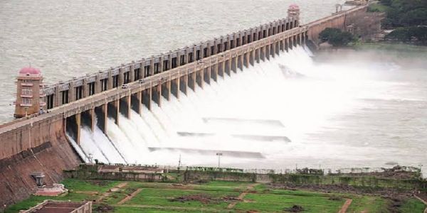 ఆంధ్రా కర్ణాటక రాష్ట్రాలకు  తగు నీరు సాగు నీరు అందించే తుంగభద జలాశయం లో 13.67  TMC  ల నీరు నిల్వ