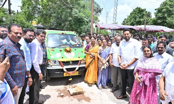 pregnant-woman-delivers-baby-girl-in-108-ambulance-near-katakanipalli-171734