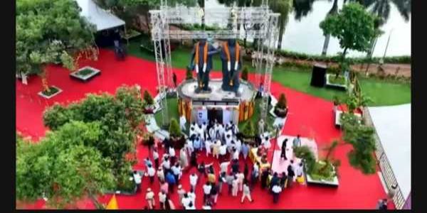 జ్యోతిబా ఫూలే, సావిత్రిబాయి ఫూలే విగ్రహాలు ఆవిష్కరించిన సీఎం రేవంత్