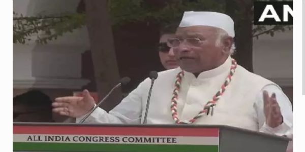 బీజేపీ-ఆర్ఎస్ఎస్ విధానాలపై తమ పోరాటం నిరంతరం కొనసాగుతుంది.. మల్లికార్జున ఖర్గే