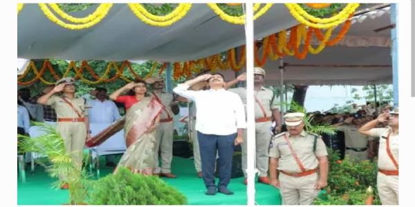 హన్మకొండలో ఘనంగా స్వాతంత్య్ర దినోత్సవ వేడుకలు.. జాతీయ జెండాను ఆవిష్కరించిన మంత్రి పొంగులేటి