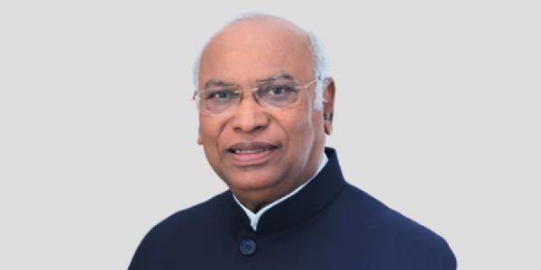 రాజ్యాంగ విలువలు మరియు ప్రజాస్వామ్య సంస్థలకు తీవ్రమైన సవాళ్లు: కాంగ్రెస్ అధ్యక్షుడు మల్లికార్జున ఖర్గే ఆందోళన