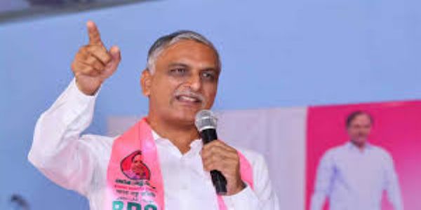 రైతుబీమా ప్రీమియంపై కాంగ్రెస్, బీఆర్ఎస్ మాటల యుద్ధం: సచివాలయం వద్ద ఉద్రిక్తత, హరీష్ రావు అరెస్ట్
