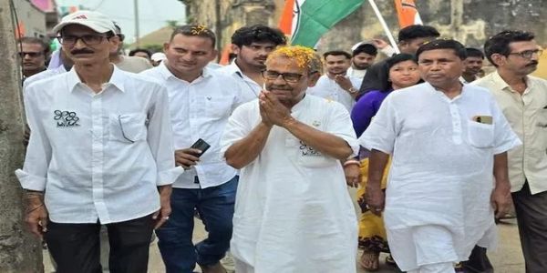 మమతా బెనర్జీ సన్నిహితుడు ఆశిష్ బెనర్జీ అనుమానాస్పద మృతి.. పార్టీ కార్యాలయంలో మృతదేహం.