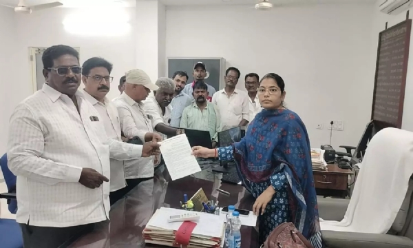 అసంపూర్తి బైపాస్ రోడ్డు పనులపై సీపీఎం నిరసన