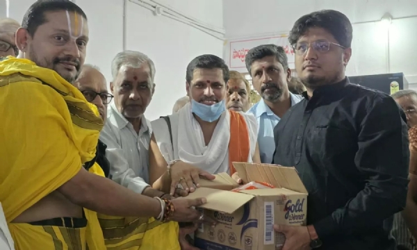 కదిరి నిత్య అన్నదానానికి వంట సామాగ్రి అందజేసిన నిసార్ యాసిన్ ఖాన్!