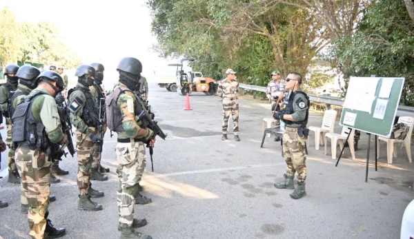 CISFની દિલ્હી એરપોર્ટ પર મોક એક્સરસાઇઝ,અનેક એજન્સીઓ વચ્ચે સંકલન દર્શાવ્યું CISFની દિલ્હી એરપોર્ટ પર મોક એક્સરસાઇઝ,અનેક એજન્સીઓ વચ્ચે સંકલન દર્શાવ્યું