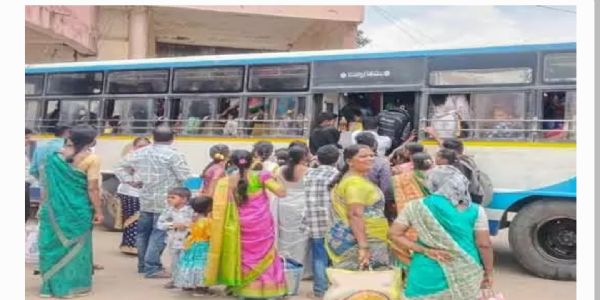రాఖీ రద్దీ.. కిక్కిరిసిన కామారెడ్డి బస్టాండ్