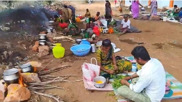 Villagers Go for Community Feast to Pray for Villagers Go for Community Feast to Pray for