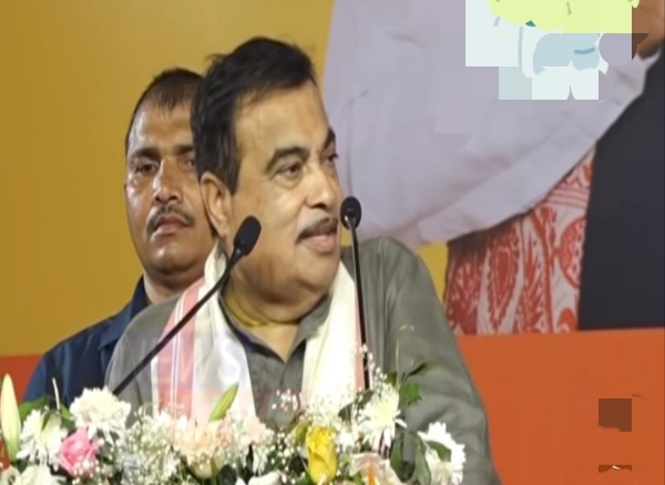 Union Minister Nitin Gadkari addressing in election meeting in Guwahati on Thursday. Union Minister Nitin Gadkari addressing in election meeting in Guwahati on Thursday.