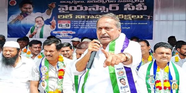 ఆత్మకూరులో వైఎస్సార్సీపీ రిలే నిరాహార దీక్ష!