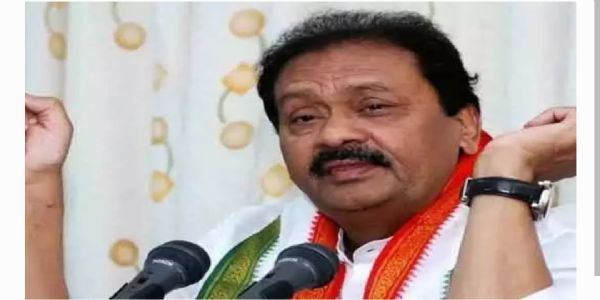 షబ్బీర్ అలీపై తిరగబడ్డ సొంత గ్రామ ప్రజలు.. గెస్ట్ హౌజ్ కాంపౌండ్ వాల్ ధ్వంసం
