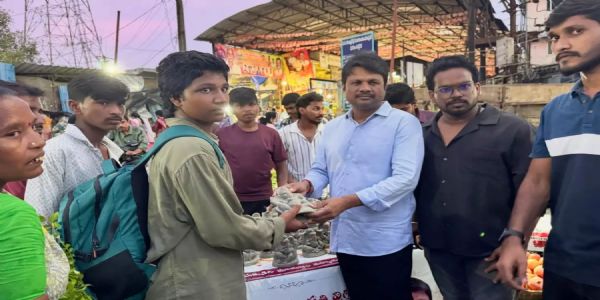 నెల్లూరులో మట్టి వినాయక విగ్రహాల పంపిణీ!