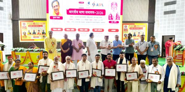 ఇంగ్లీష్ మాట్లాడేవాడే గొప్ప విద్వాంసుడని, స్వంత భాషలో మాట్లాడేవాడు తక్కువవాడని భావించే మానసిక ధోరణిని మార్చుకోవాలి: డా. కులదీప్ అగ్నిహోత్రి