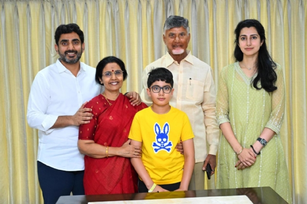 నేడు చంద్రబాబు 75వ బర్త్ డే.. సంస్కరణలు, సాంకేతికత, స్థితప్రజ్ఞత కలబోసిన సుదీర్ఘ ప్రస్థానం నేడు చంద్రబాబు 75వ బర్త్ డే.. సంస్కరణలు, సాంకేతికత, స్థితప్రజ్ఞత కలబోసిన సుదీర్ఘ ప్రస్థానం