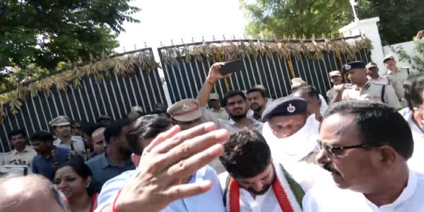 జన్వాడ ఫామ్హౌస్ భూములను పరిశీలించిన కాంగ్రెస్