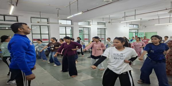 మహిళల్లో ధైర్యం నూరిపోస్తున్న ఢిల్లీ పోలీస్: 
