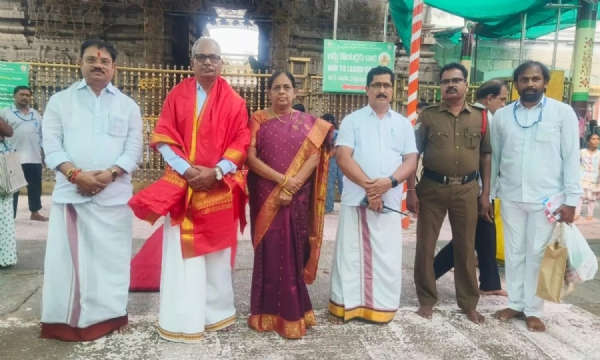 తిరుచానూరు అమ్మవారి సేవలో హైకోర్టు న్యాయమూర్తి సురేష్ రెడ్డి! తిరుచానూరు అమ్మవారి సేవలో హైకోర్టు న్యాయమూర్తి సురేష్ రెడ్డి!