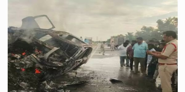 ప్రమాదంలో కారు దగ్ధం.. డాక్టర్ సజీవ దహనం..