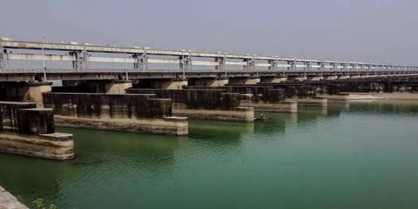 ఫరక్కా ఒప్పందంపై రాజకీయ వేడి: బీహార్, బెంగాల్ ఆందోళనలపై కేంద్రం దృష్టి