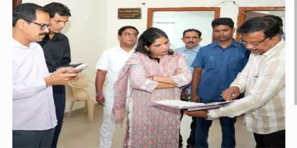 ప్రజా సమస్యల పరిష్కారంలో నిర్లక్ష్యం వహిస్తే సహించేది లేదు.. కలెక్టర్