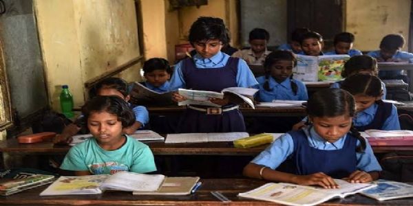 తెలంగాణ ప్రభుత్వ పాఠశాలల్లో ఉపాధ్యాయుల కొరత.. 1,600 తాత్కాలిక అకడమిక్ ఇన్స్ట్రక్టర్ల ప్రతిపాదన