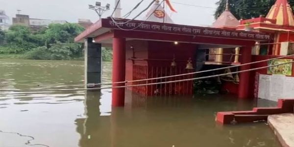 వారణాసిలో గంగానది ఉగ్రరూపం