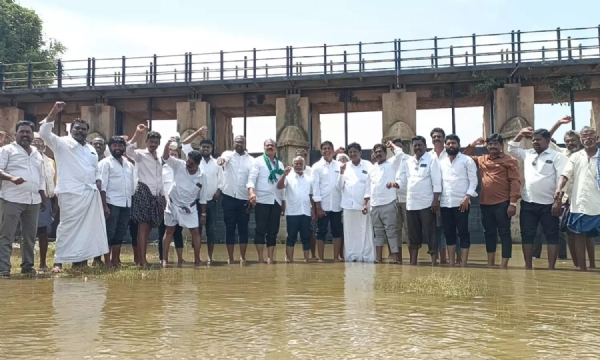 l/nandyal-farmers-protest-kc-canal-water-release-jupadu-bangla-180204