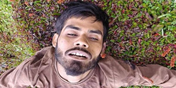కశ్మీర్లో ఎన్కౌంటర్.. లష్కరే కమాండర్ హతం