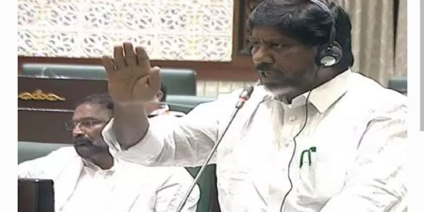 పసుపు నీళ్లతో శుద్ధి ఘటన..... భట్టి విక్రమార్క తీవ్ర ఆగ్రహం