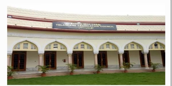 శాసనమండలి నుండి బీఆర్ఎస్ ఎమ్మెల్సీలు వాకౌట్